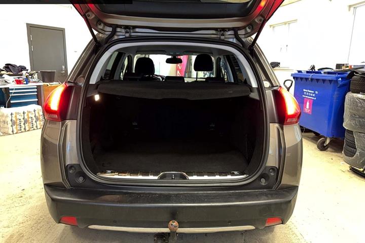 Beige Peugeot 2008 fra 2017