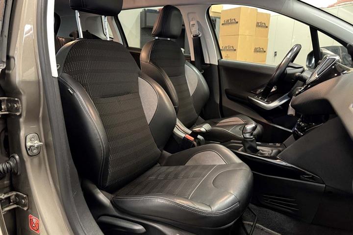 Beige Peugeot 2008 fra 2017