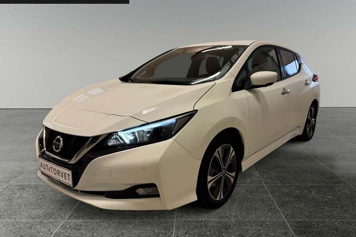 Hvid Nissan Leaf fra 2020 set udefra