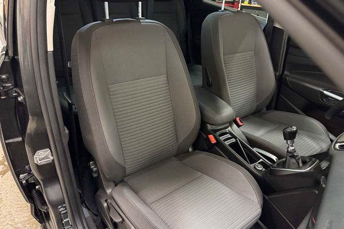 Grå Ford C-MAX fra 2018