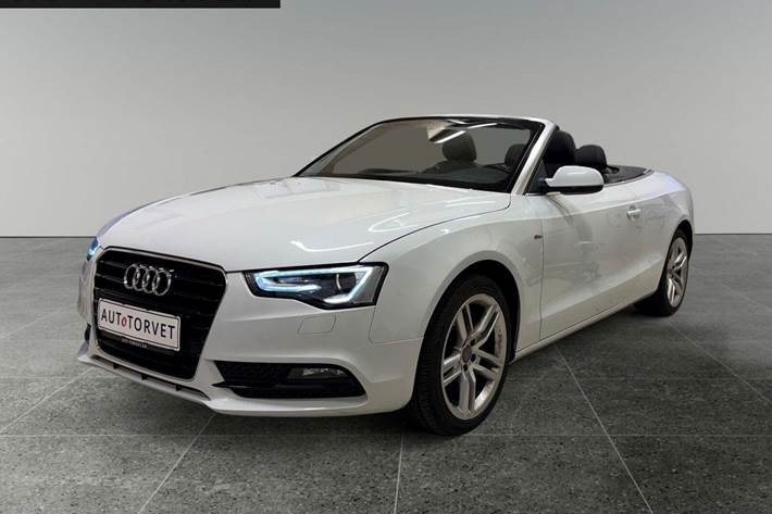 Hvid Audi A5 fra 2013 set udefra