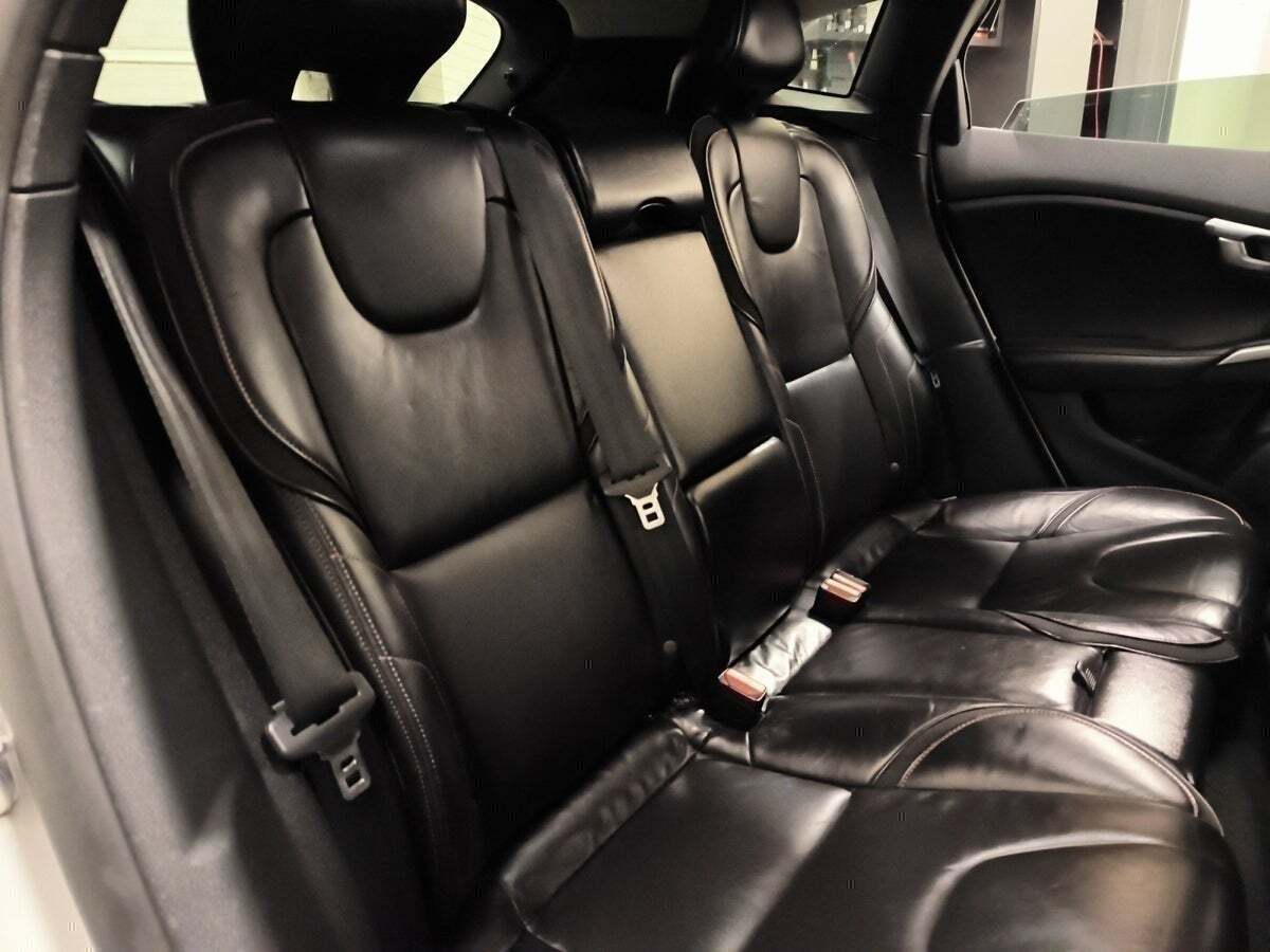 Sølv Volvo V40 fra 2016