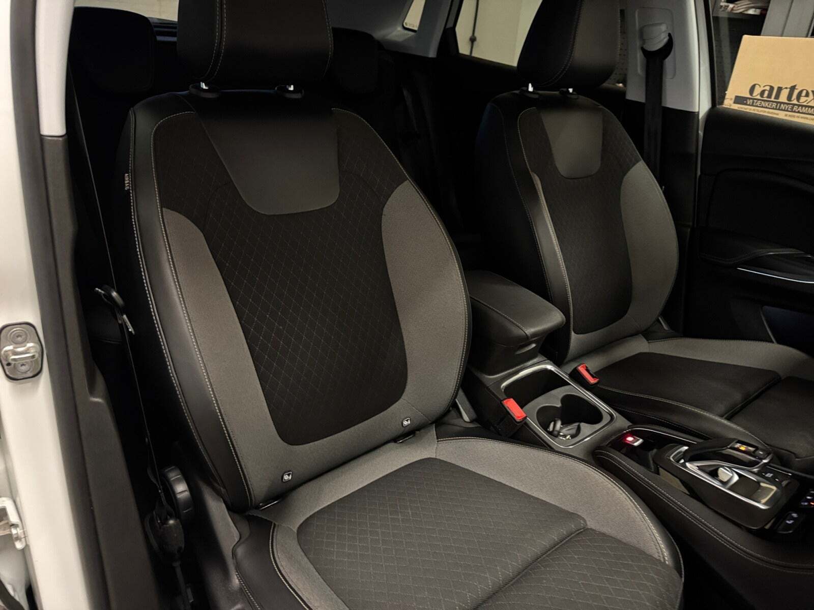 Hvid Opel Grandland X fra 2021