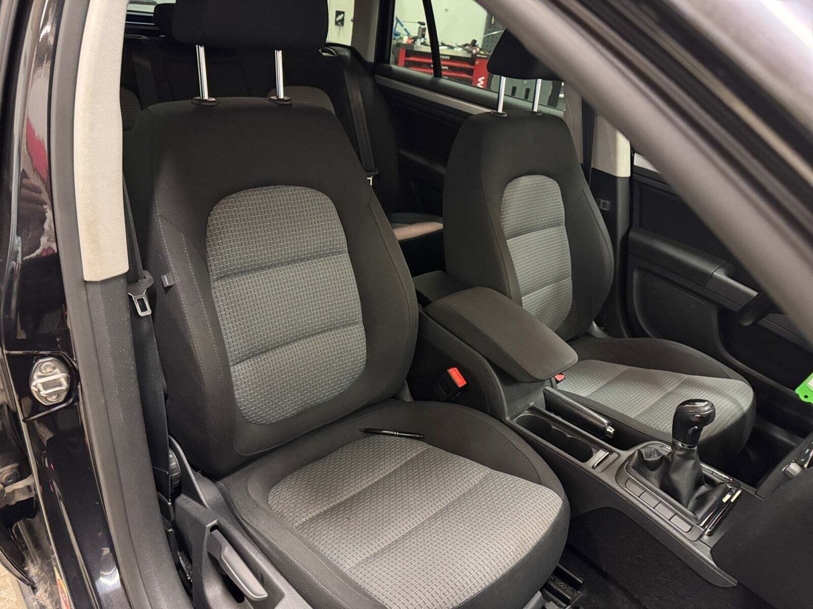 Sort Skoda Superb fra 2012