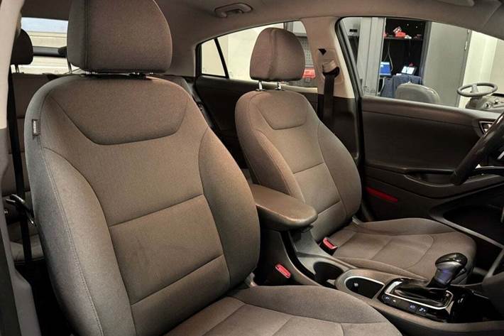 Grå Hyundai Ioniq fra 2020