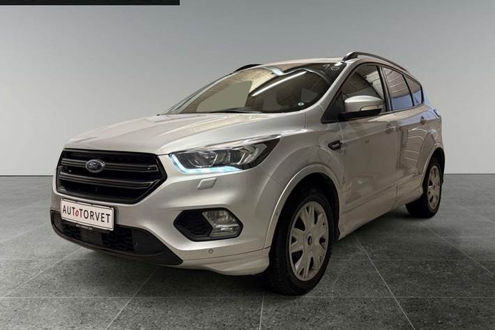 Sølv Ford Kuga fra 2018 set udefra