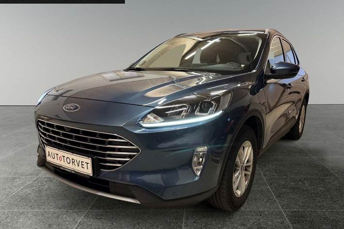 Blå Ford Kuga fra 2022 set udefra