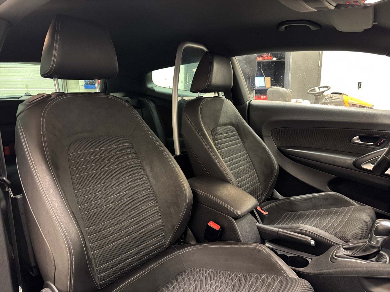 Sort VW Scirocco fra 2014