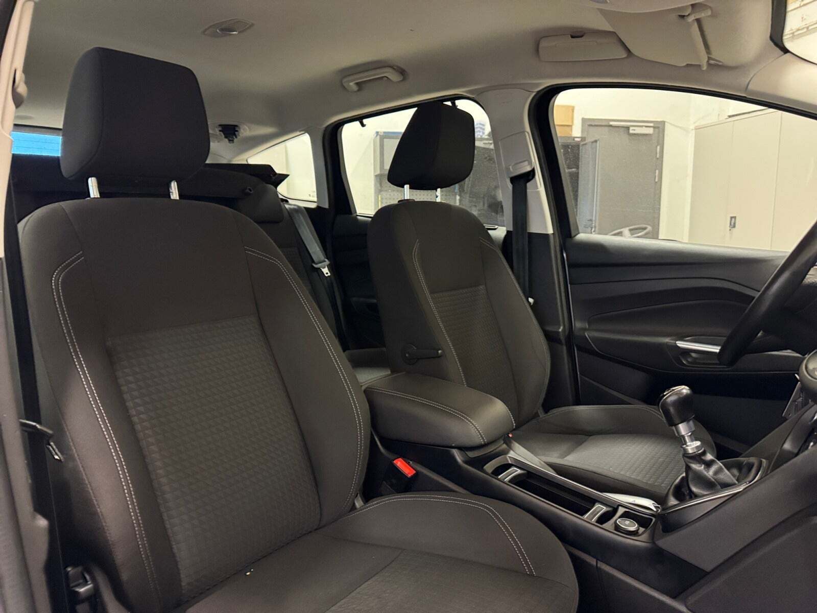 Sølv Ford C-MAX fra 2015