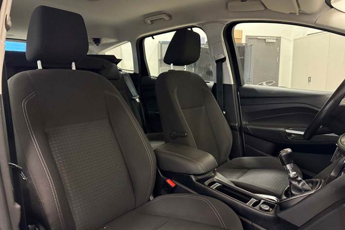 Sølv Ford C-MAX fra 2015