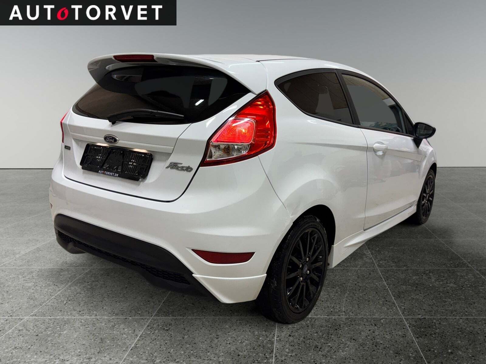 Hvid Ford Fiesta fra 2015