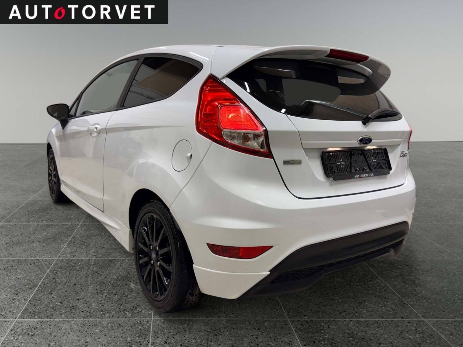 Hvid Ford Fiesta fra 2015