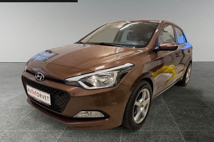 Brun Hyundai i20 fra 2015 set udefra