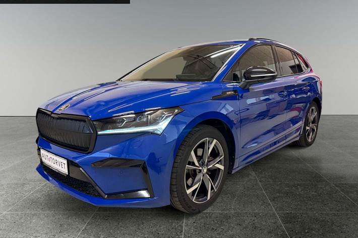 Blå Skoda Enyaq fra 2023 set udefra