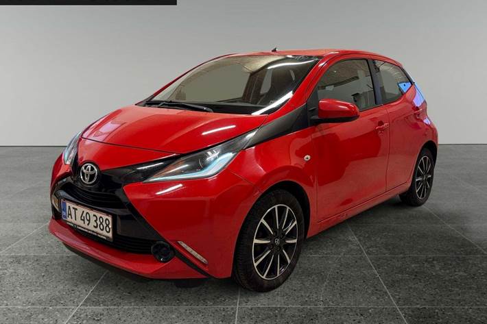 Rød Toyota Aygo fra 2015
