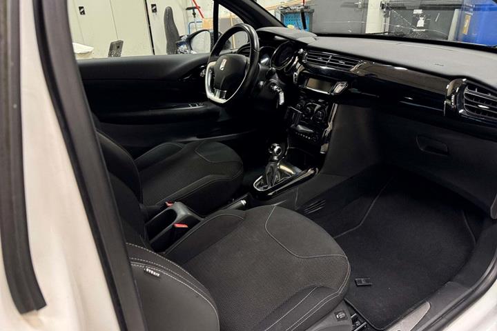 Hvid Citroën DS3 fra 2014 set indefra