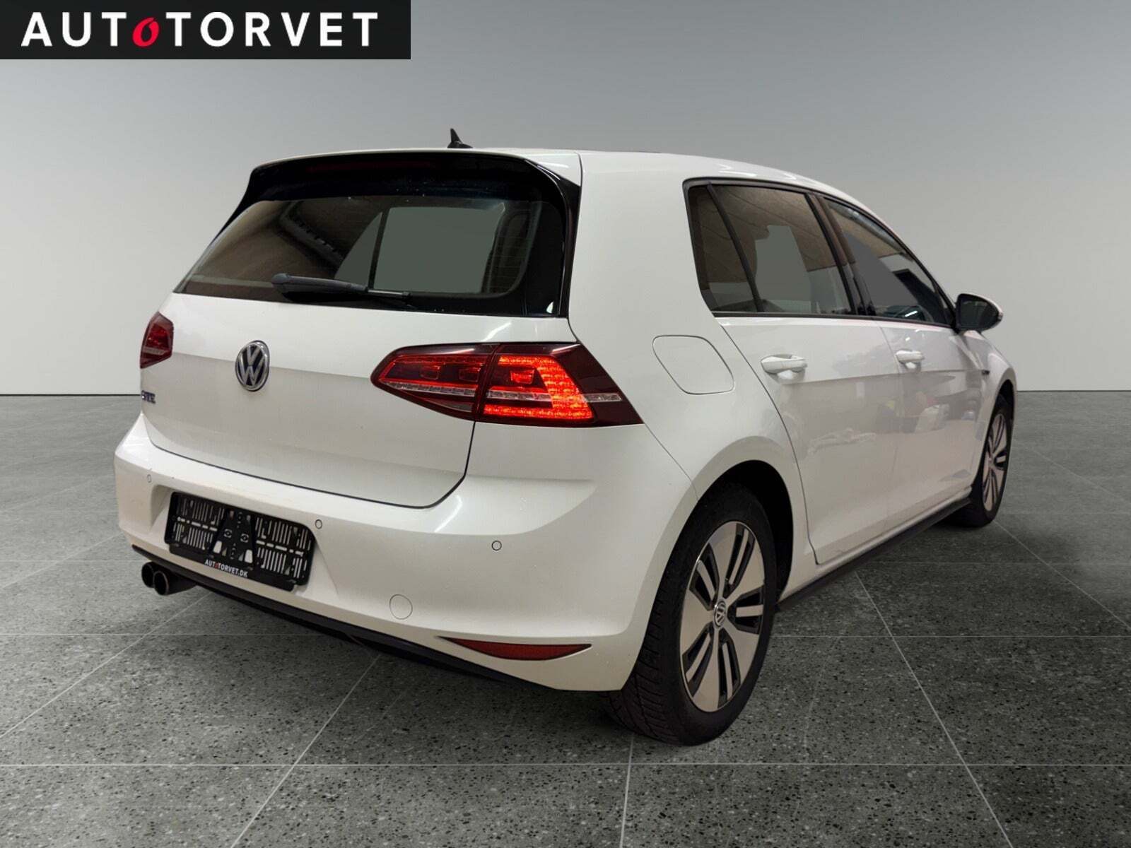 Hvid VW Golf VII fra 2016