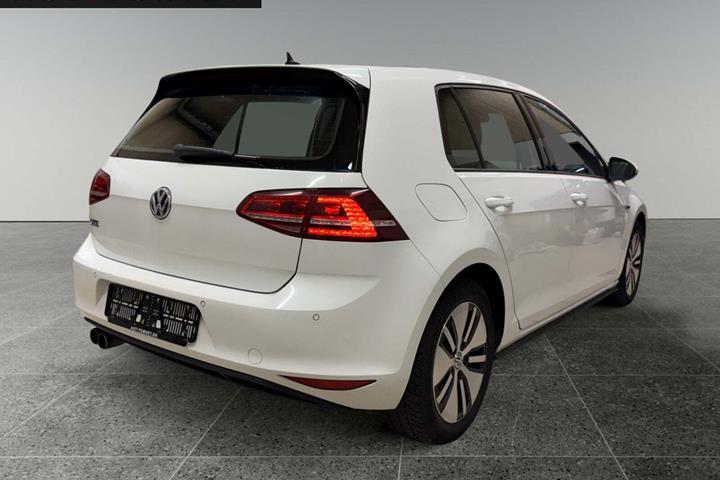 Hvid VW Golf VII fra 2016
