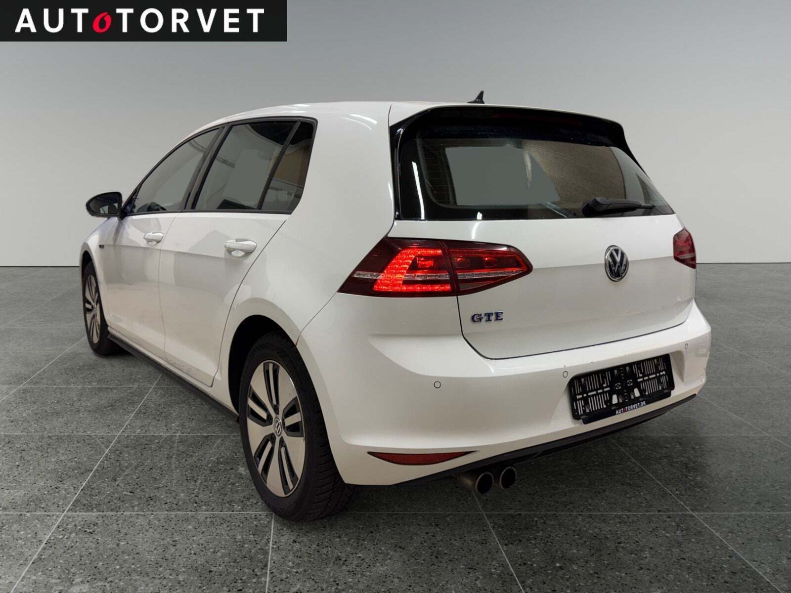 Hvid VW Golf VII fra 2016