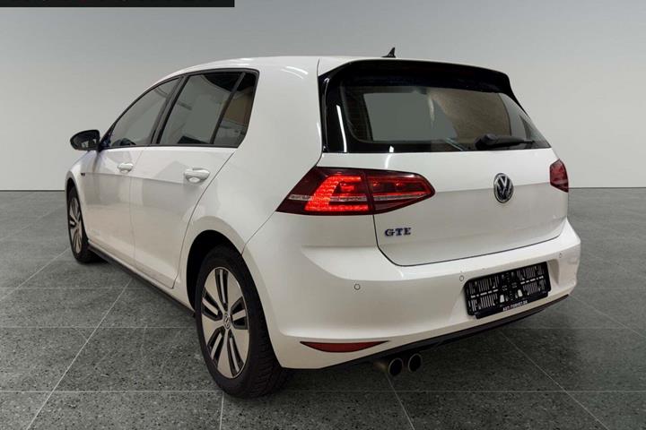 Hvid VW Golf VII fra 2016
