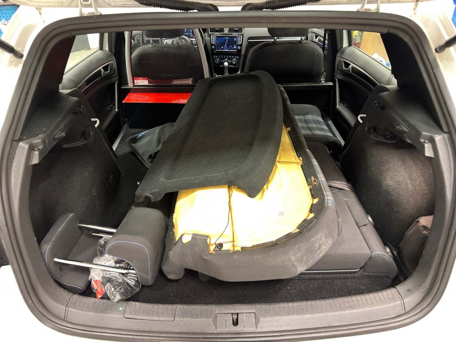 Hvid VW Golf VII fra 2016