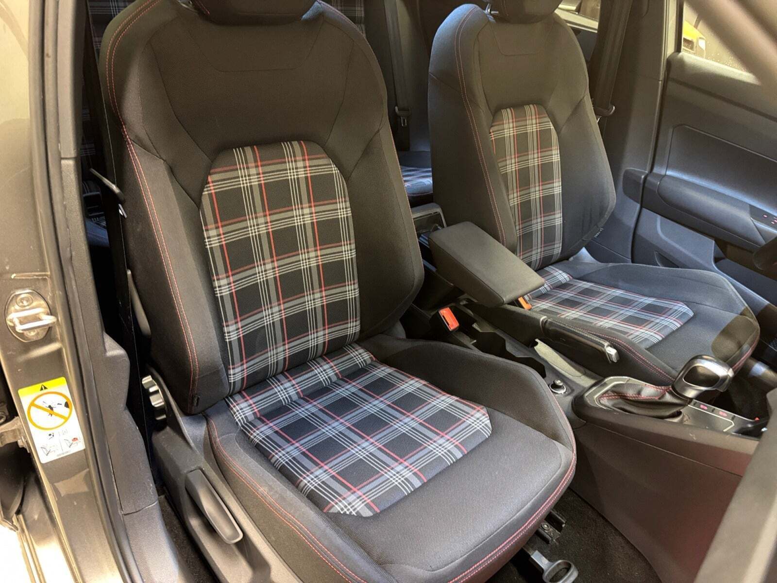 Grå VW Polo fra 2020