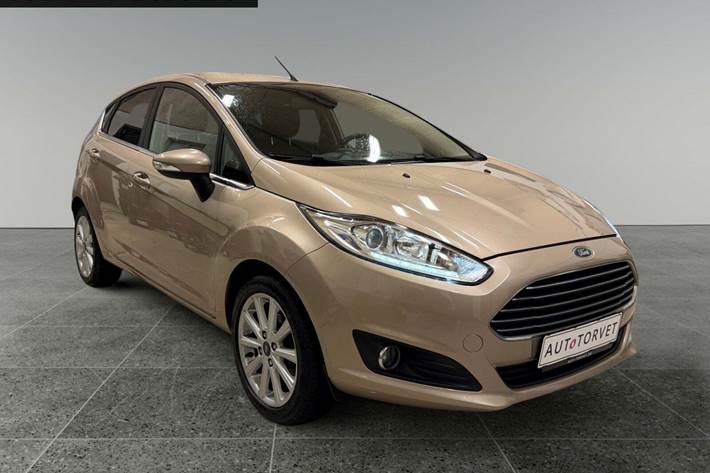 Orange Ford Fiesta fra 2017