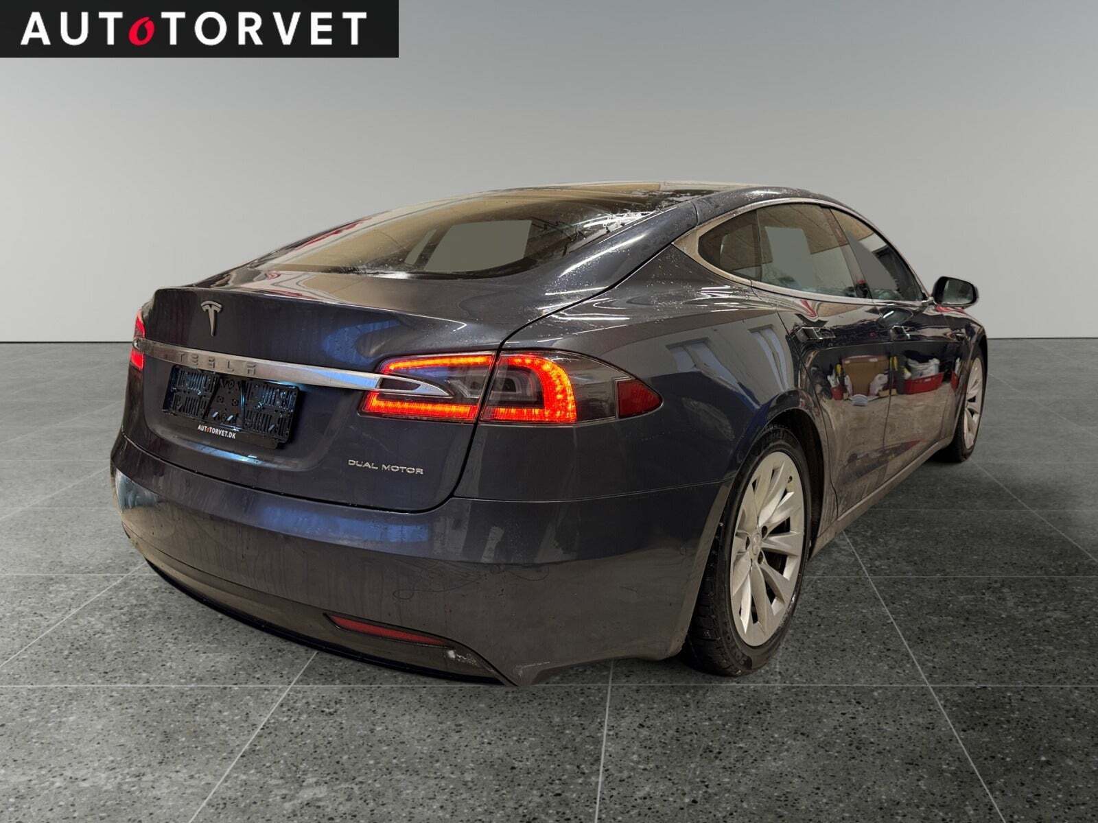 Grå Tesla Model S fra 2019