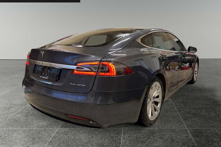 Grå Tesla Model S fra 2019