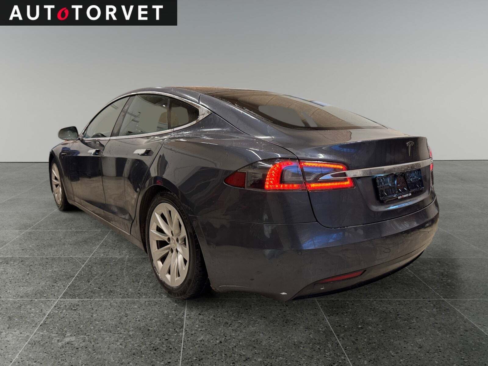 Grå Tesla Model S fra 2019