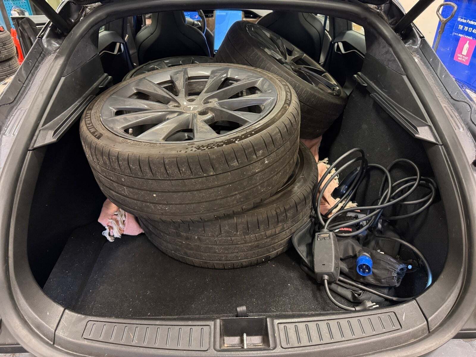 Grå Tesla Model S fra 2019