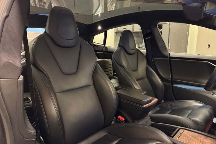 Grå Tesla Model S fra 2019