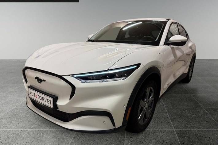 Hvid Ford Mustang Mach-E fra 2021 set udefra