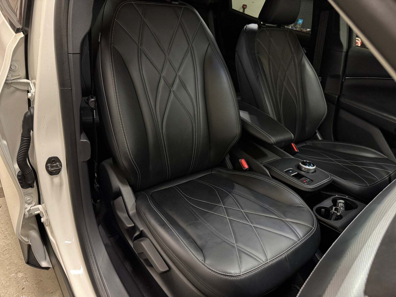 Hvid Ford Mustang Mach-E fra 2021