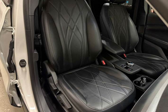 Hvid Ford Mustang Mach-E fra 2021