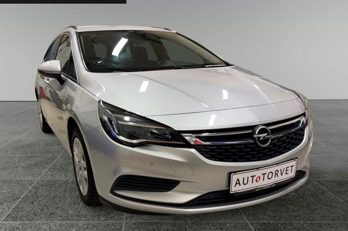 Sølv Opel Astra fra 2019