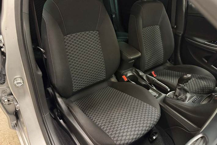 Sølv Opel Astra fra 2019