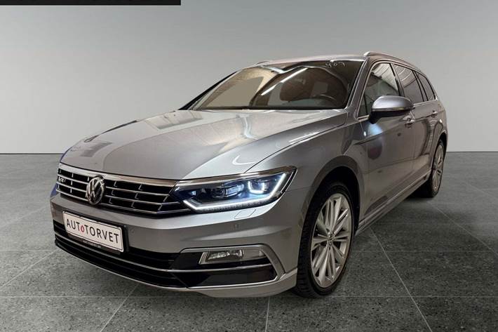 Sølv VW Passat fra 2019 set udefra