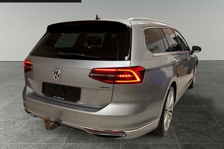 Sølv VW Passat fra 2019