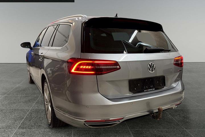 Sølv VW Passat fra 2019