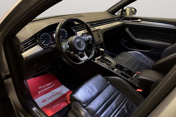 Sølv VW Passat fra 2019