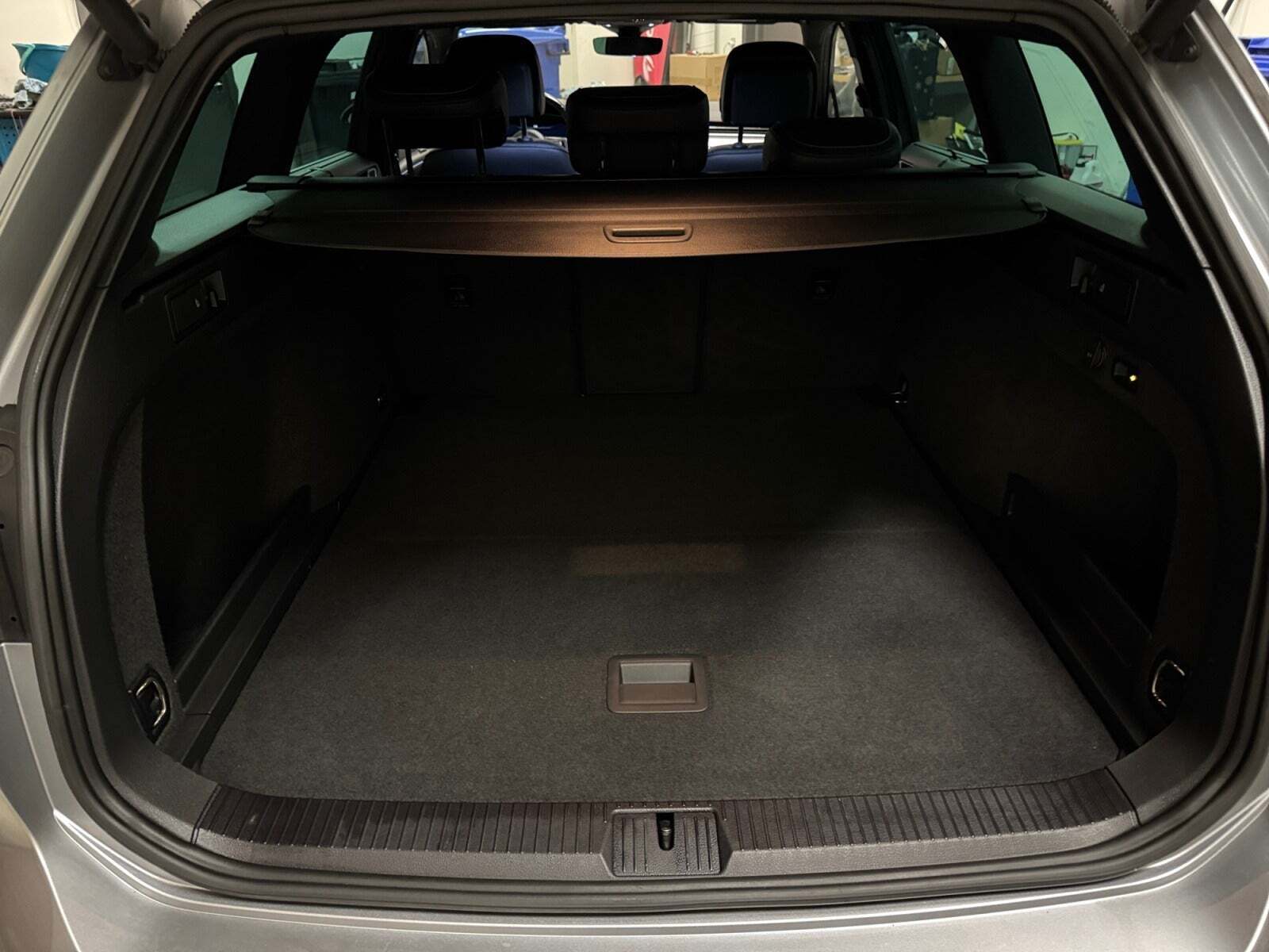 Sølv VW Passat fra 2019