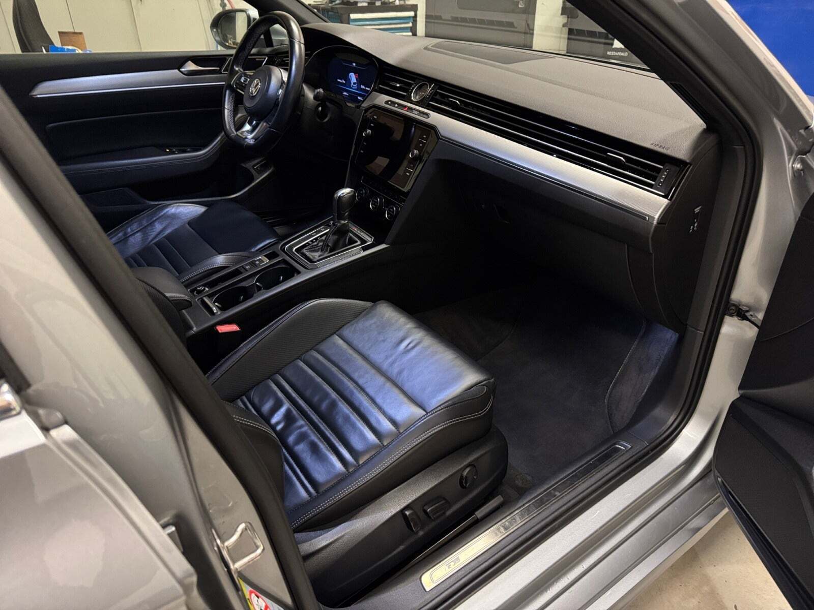 Sølv VW Passat fra 2019