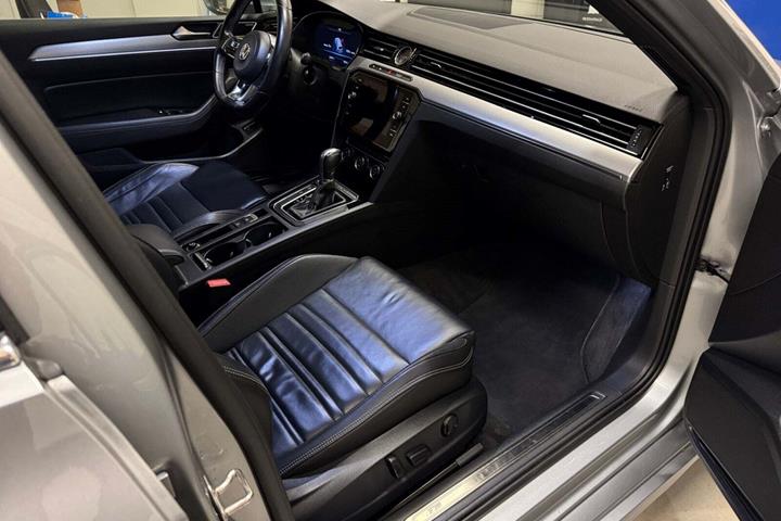 Sølv VW Passat fra 2019