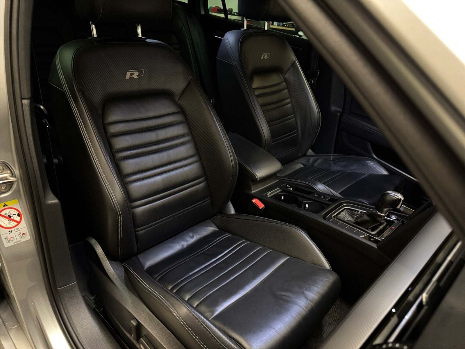 Sølv VW Passat fra 2019