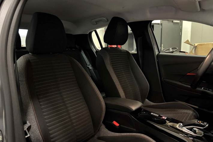 Sølv Peugeot e-208 fra 2021