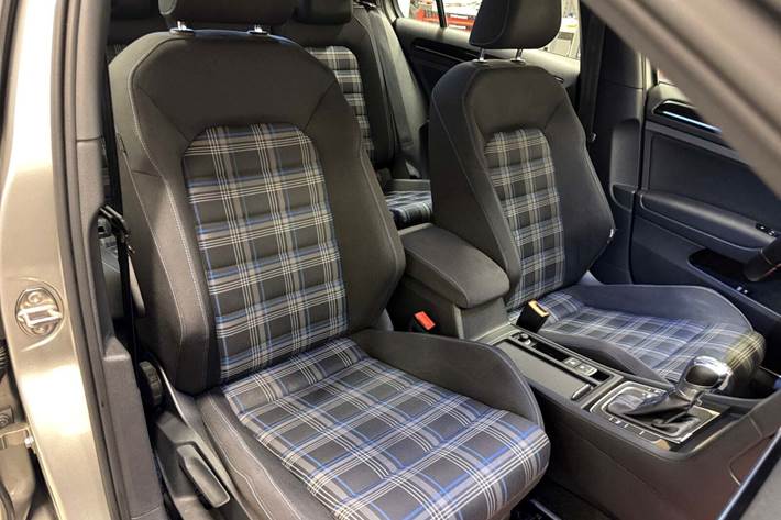 Orange VW Golf VII fra 2016