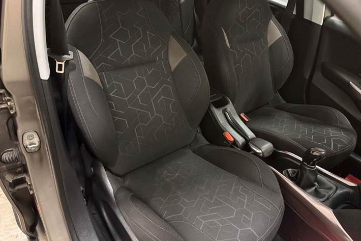 Beige Peugeot 2008 fra 2014