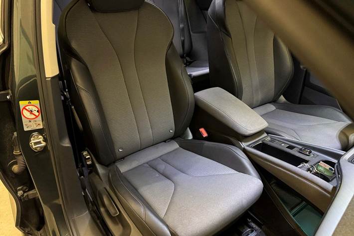 Grå Skoda Enyaq fra 2021