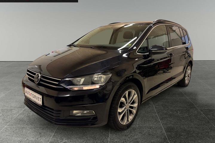 Sort VW Touran fra 2017 set udefra